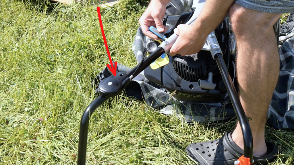 AL-KO BM 875 III Montage 8 Gashebel steht auf Start